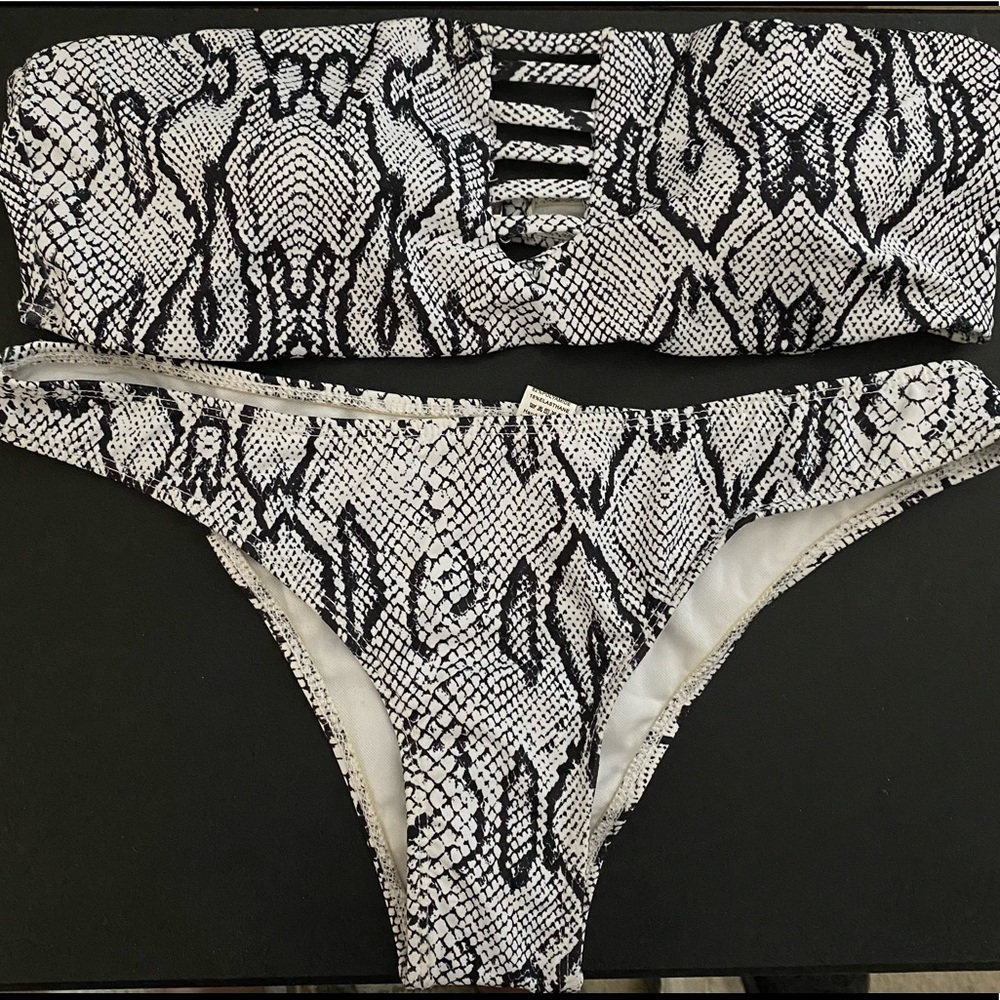 2 pc Swimsuit Black and White Snake Print